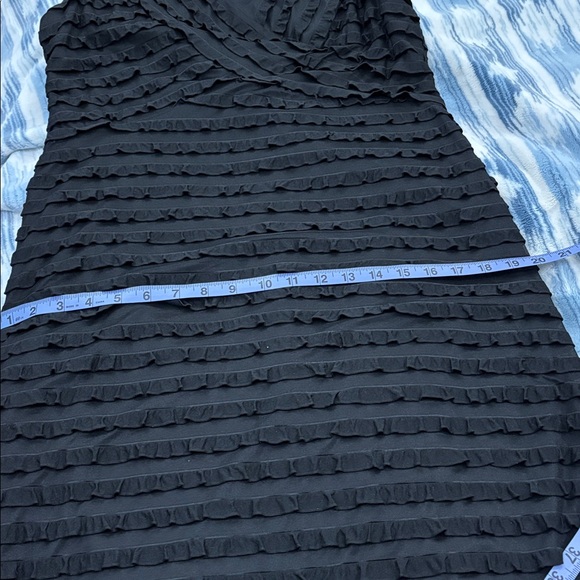 Elegant Black Sleeveless Dress - Picture 6 of 7